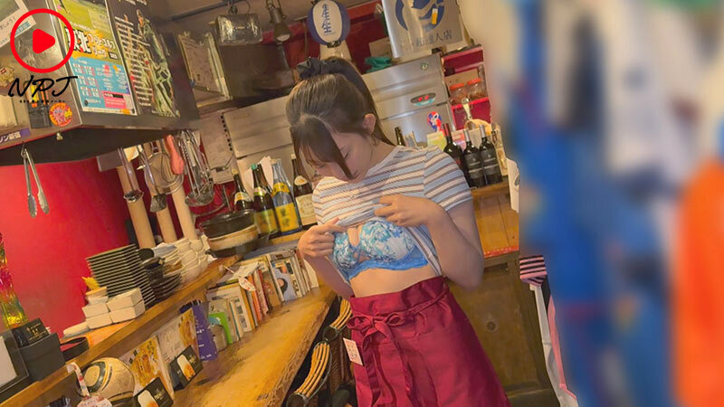 「【素人カップル】美少女女子大生との野外露出デート 中出しOKなバイト先の後輩セフレとの過激プレイ」のサンプル画像2枚目