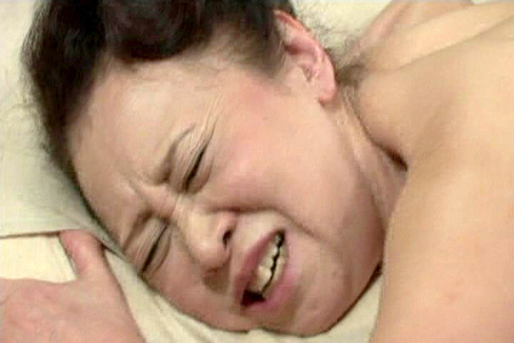 「【熟女】五十路六十路の巨乳人妻母が中出しされる近親相姦4時間｜肉厚ボディの主婦6人」のサンプル画像6枚目