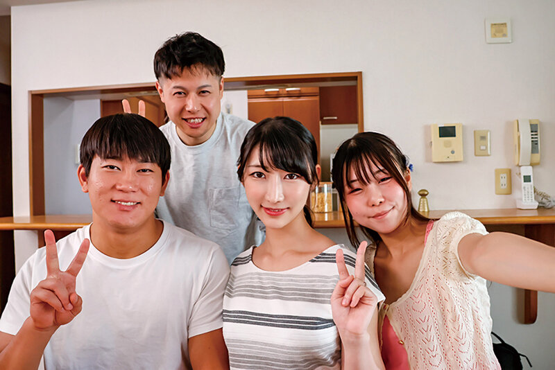 「雪代美鳳が魅せる禁断の寝取られ3P!巨乳義母と人妻の背徳プレイに興奮必至」のサンプル画像3枚目