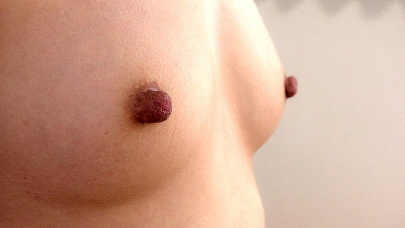 「【素人熟女】巨乳巨尻の人妻が羞恥オナニーを披露!全身接写で魅せる熟女ヌード映像」のサンプル画像19枚目