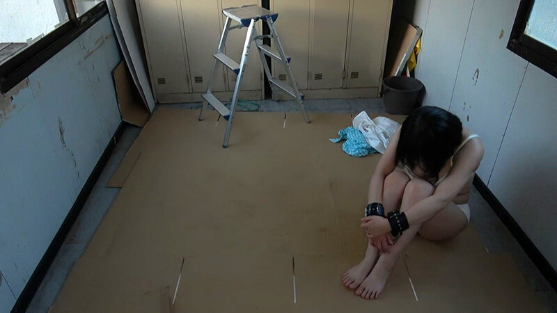 「【素人美女5名】清楚なお姉さん・女子大生・OLに中出し！倉庫で激しく乱れる美人たち」のサンプル画像9枚目