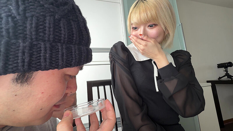 「【安堂はるの】素人お姉さんをナンパ！個人撮影で魅せる舌ブラシ汚舌苔採取の衝撃映像」のサンプル画像20枚目