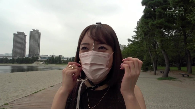 「しおかわ雲丹が野外露出で羞恥プレイ！パイパンM女お姉さんの鼻フック＆ぶっかけ3P調教」のサンプル画像2枚目