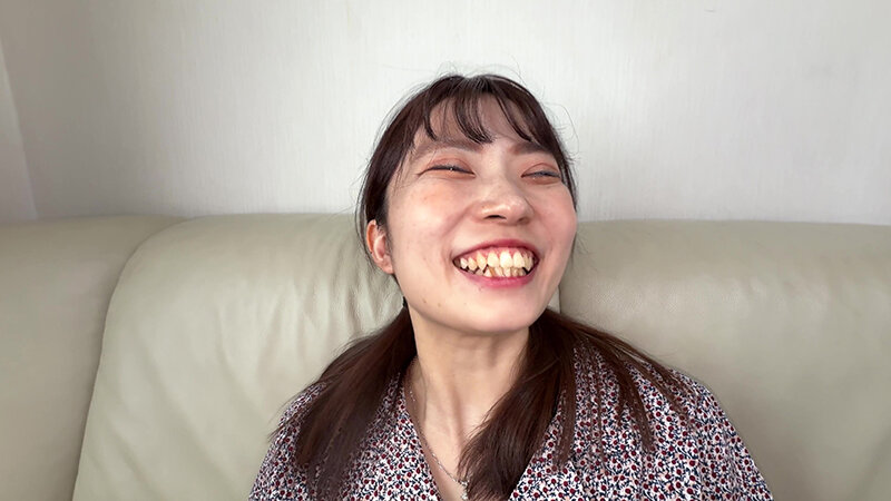 「【水月みお】素人お姉さんをナンパ！初めての喉奥体験と舌・八重歯観察の個人撮影動画」のサンプル画像8枚目