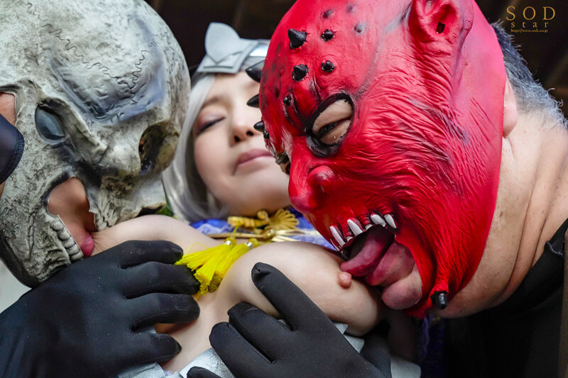 「恋渕ももなが爆乳コスプレで魅せる異世界ファンタジー!巨乳フェチ必見の濃厚プレイ」のサンプル画像12枚目