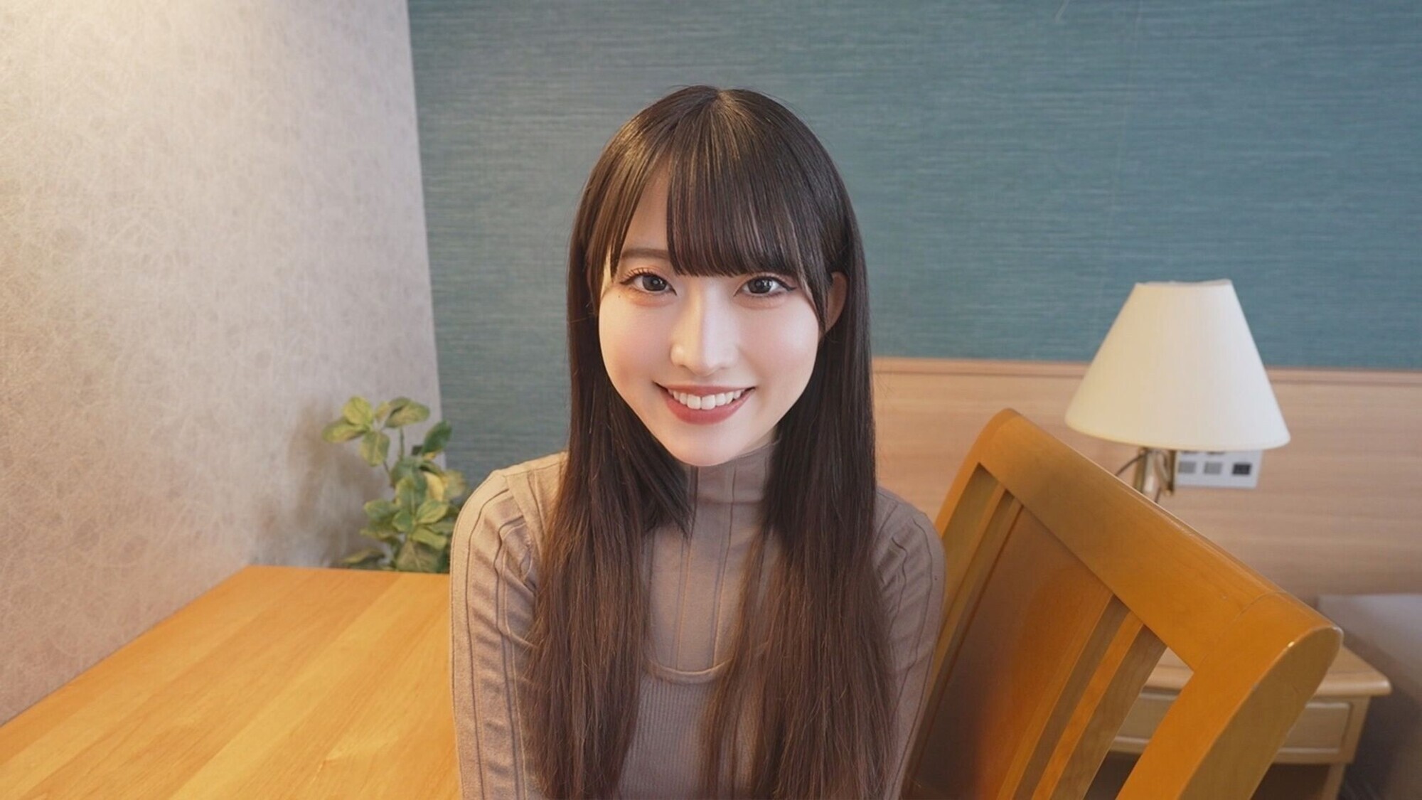 「面接と騙されて･･･黒髪清楚美少女に痙攣のけ反りイタズラ！気持ち良さに拒否できず･･･最奥生中出し」のサムネイル