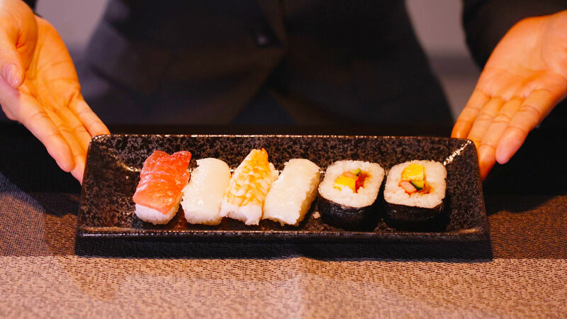 「三池小春の濃厚キス&ねっとりフェラ動画|ディルドプレイで魅せる口技テクニック」のサンプル画像2枚目