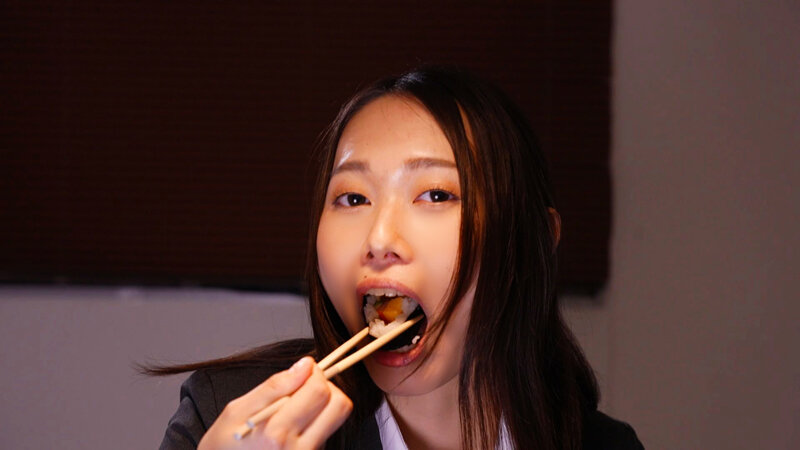 「三池小春の濃厚キス&ねっとりフェラ動画|ディルドプレイで魅せる口技テクニック」のサンプル画像3枚目