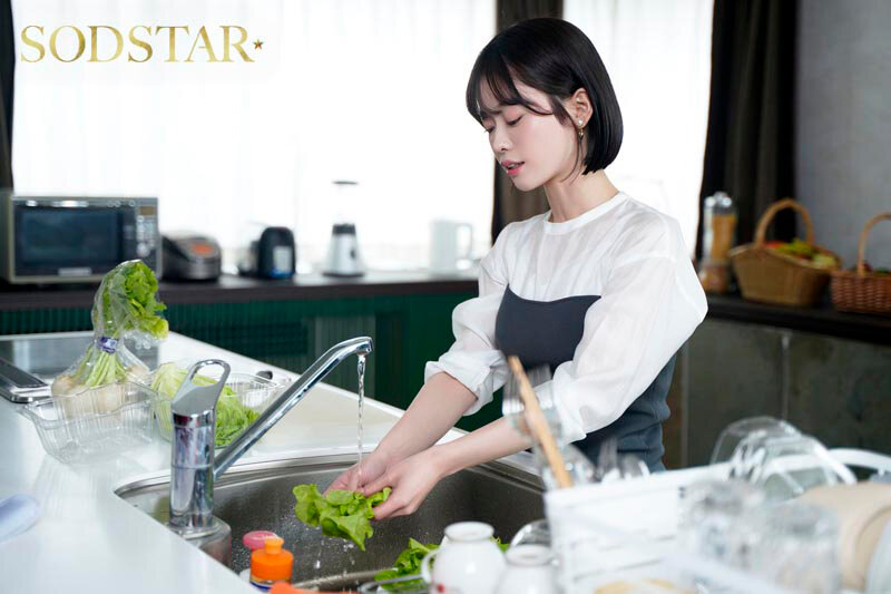 「MINAMO 人妻NTR作品|夫の遠征中に義兄に寝取られる美人妻の背徳ドラマ」のサンプル画像2枚目