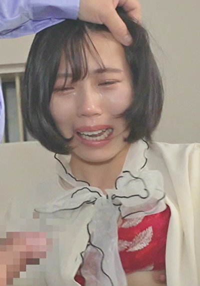 「泣いて詫びても許されない背徳の代償！許しを請う為カラダを捧げる素人娘！」のサムネイル