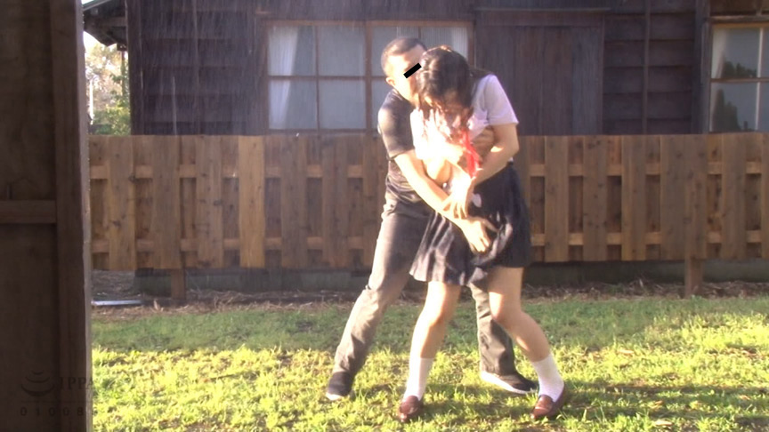 「【制服女子】びしょ濡れ女子○生のぞみの雨宿りハプニング動画|濡れた制服がエロい」のサンプル画像2枚目