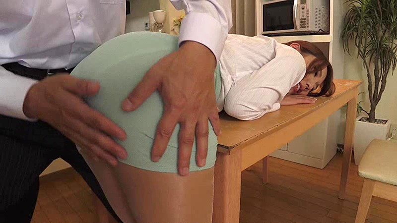 「内村りな タイトミニスカ家庭教師の美脚と美尻に釘付け!脚フェチ尻フェチ必見の誘惑レッスン」のサンプル画像5枚目