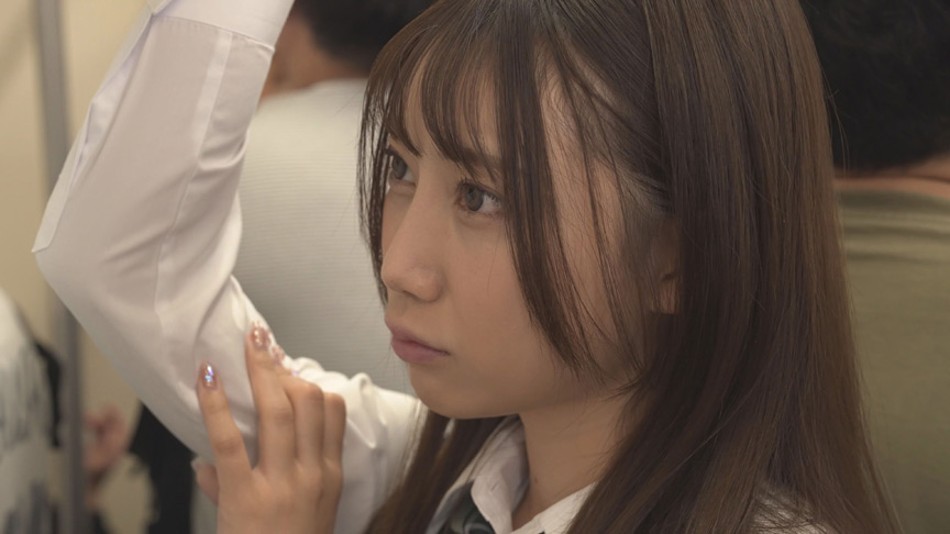 「【素人C子】満員電車で濃厚キス責め痴漢プレイ｜身動き取れず快楽堕ちする人気企画動画」のサムネイル