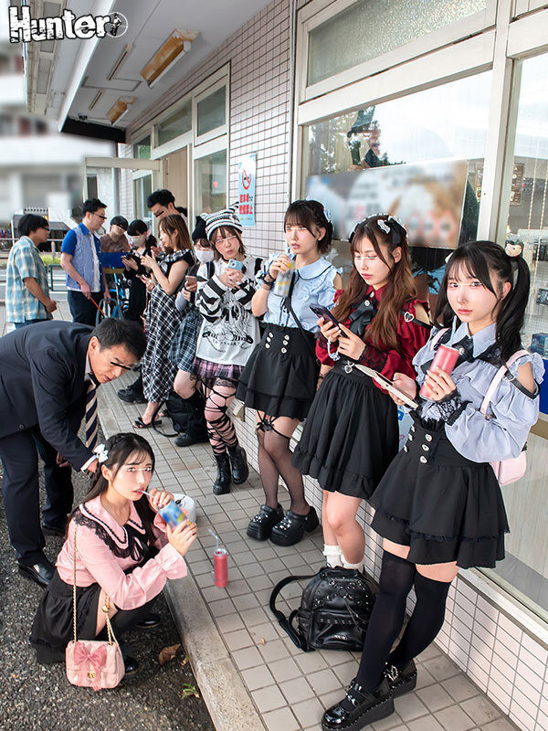 「【素人ビッチ】地雷系女子との援交体験！手コキ・フェラ・騎乗位で奉仕する立ちんぼ娘たち」のサンプル画像1枚目