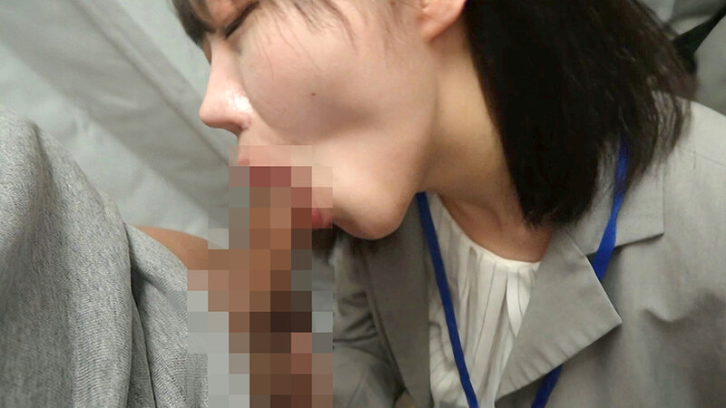 「ミニスカお姉さんがこっそりフェラ抜き！美脚アパレル店員の誘惑が止まらない脚フェチ必見作品」のサンプル画像15枚目