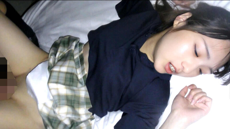 「【素人美少女】制服JKが電車内で恥ずかしい辱めプレイ｜羞恥調教の記録005」のサンプル画像18枚目