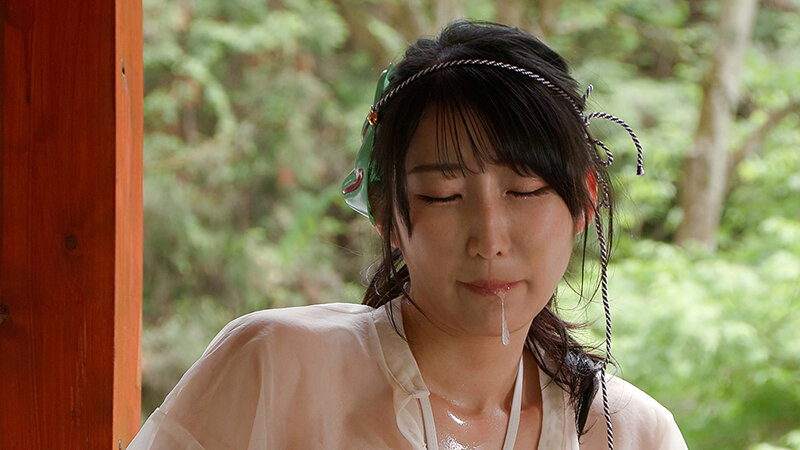 「【素人】浴衣美女が野外露出で激しくバイブ責め！潮吹きアクメで絶頂イキまくり動画」のサンプル画像2枚目