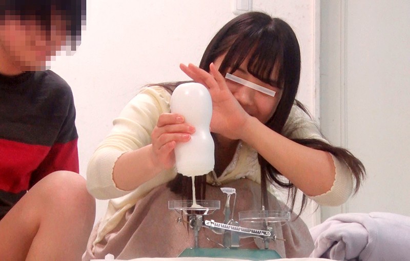 「【素人女子大生】友達同士の大学生男女が密室で中出しセックス！手コキ・フェラから生挿入の本気交尾」のサンプル画像4枚目