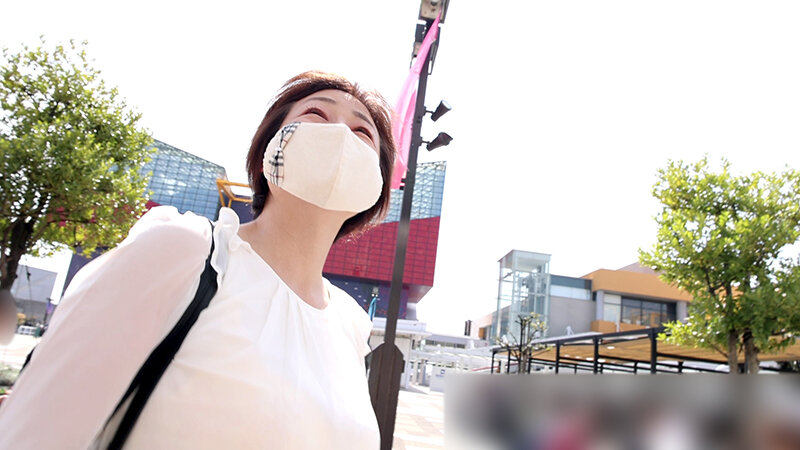 「【素人人妻】53歳巨乳熟女の雅美さんとハメ撮り!地方の人妻との濃厚セックス」のサンプル画像4枚目