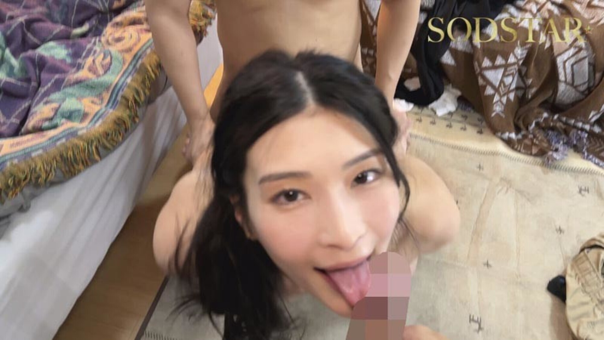 「本庄鈴が大学サークルで乱交体験！黒髪スレンダー美女の過激パーティー動画」のサンプル画像6枚目