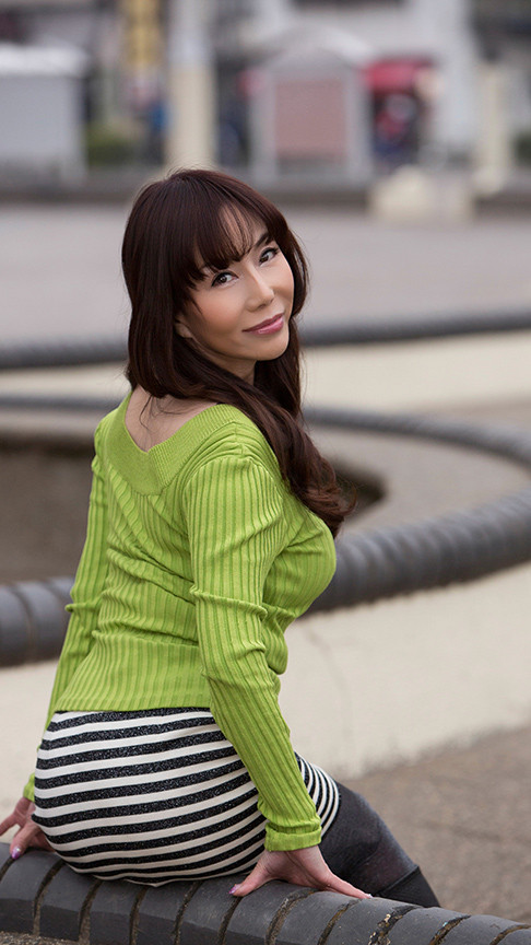 「【熟女女優】母と息子の禁断の関係を描く近親相姦ドラマ|人気熟年シリーズ傑作選」のサンプル画像3枚目