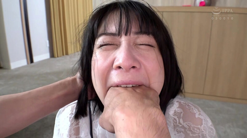 「湊波流が3P・4Pで拘束責め!美少女バニーガールのスレンダー微乳M女が激しいイラマチオに挑戦」のサンプル画像7枚目