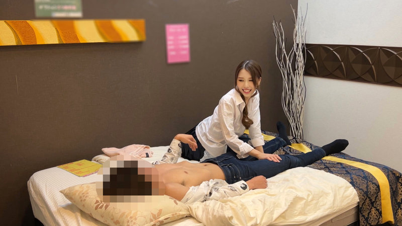 「素人ギャル制服JKがマッサージ店で盗撮される衝撃映像!フェラご奉仕の一部始終」のサンプル画像2枚目