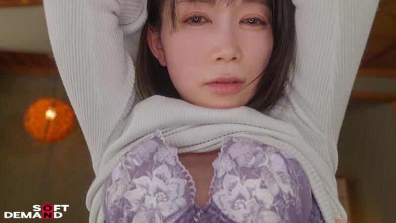 「小泉玖美が3P・4Pで乱れる！人妻お母さんがイラマチオ拘束で快楽に溺れる背徳不倫」のサンプル画像6枚目