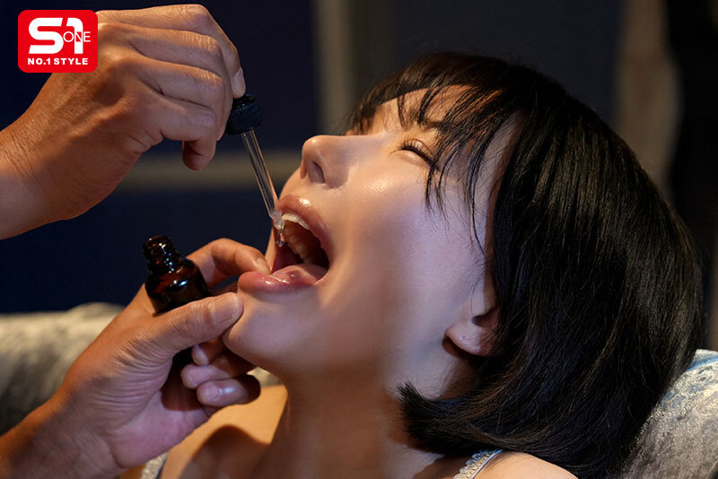 「音無鈴のスレンダーボディが3P4Pで潮吹きアクメ連続絶頂!羞恥辱めプレイ」のサンプル画像8枚目