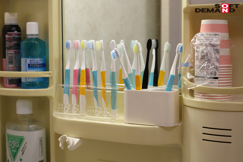 「乙アリス 金髪ギャルママが息子たちと3P・4Pで朝から濃厚プレイ|巨乳お母さんの過激な日常」のサンプル画像14枚目