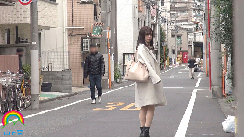 「【素人女子大生】巨乳美女を盗撮・追跡して3P調教する過激映像【のぞき】」のサンプル画像4枚目