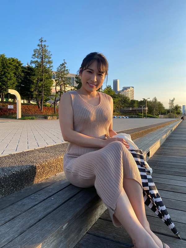 「岩沢香代が魅せる禁断の不倫デート 巨乳人妻との秘密の情事を収めた濃厚作品」のサンプル画像3枚目