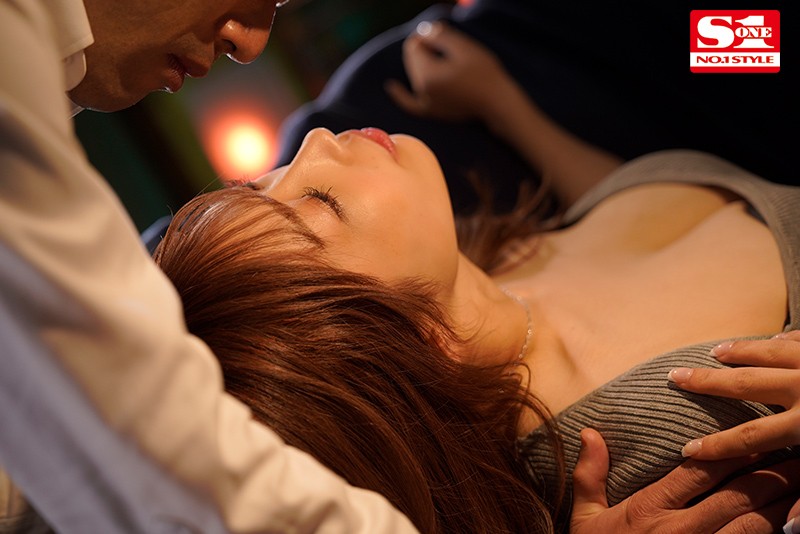 「小宵こなんの濃厚キス&汗だくセックス!巨乳美女との密着プレイ完全版」のサンプル画像6枚目