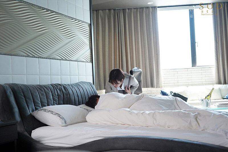 「紗倉まな×禁断の不倫お泊りデート｜美人お姉さんと一晩中出し密会の濃厚セックス」のサンプル画像5枚目