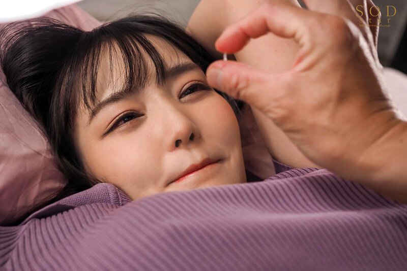 「恋渕ももなの3P・4Pで巨乳が激しく揺れる!爆乳好き必見の悶絶プレイ動画」のサンプル画像3枚目