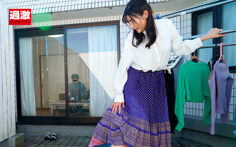 「【長身叔母】エロガキにスカート内クンニされ夫の前で失禁イキ!NTR寝取られ色白美人叔母さんの禁断お漏らし」のサンプル画像6枚目