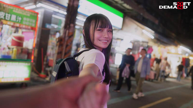 「齋齋いつき 美少女チャイナドレス女子校生が主観で超密着!台湾美女との甘い交流4シチュエーション」のサンプル画像2枚目