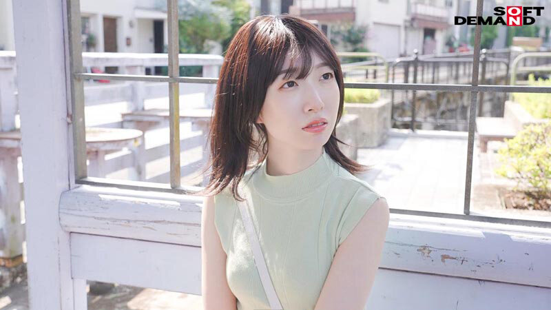 「朝日奈肖 Fカップ巨乳人妻がAVデビュー!巨尻妊活妻の悩ましい告白」のサンプル画像10枚目