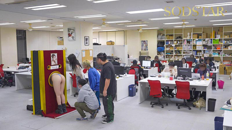 「神木麗の美尻にバックで中出し!尻フェチ必見の壁尻パネル出張レンタル密着ドキュメント」のサンプル画像16枚目