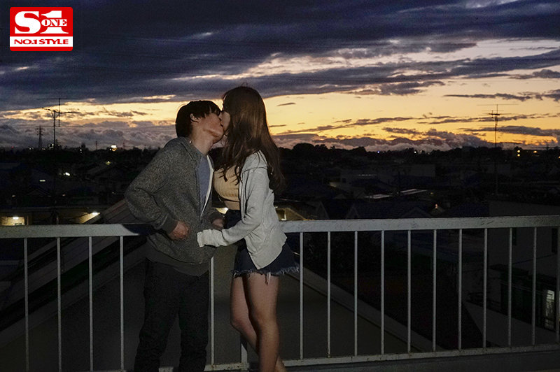 「小宵こなんのHカップ巨乳パイズリ×濃厚キス！彼女の姉と過ごす禁断NTR72時間」のサンプル画像6枚目