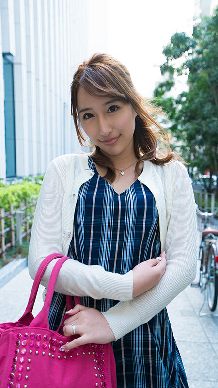 「【素人人妻ナンパ】清楚なセレブ若妻に中出し！超乳巨乳妻のパイズリご奉仕36人8時間SP」のサンプル画像9枚目