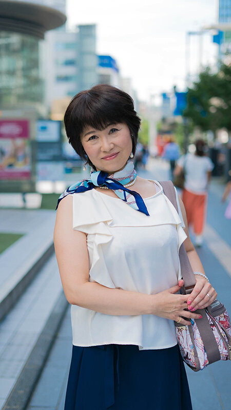 「【素人人妻】欲求不満な巨乳熟女12人が電マとバイブでアクメ絶頂!ナンパされて中出し浮気SEX4時間」のサンプル画像12枚目