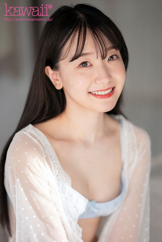 「真白さら AVデビュー｜スレンダー女子大生の騎乗位＆顔射プレイで透明美肌が輝く新人作品」のサムネイル